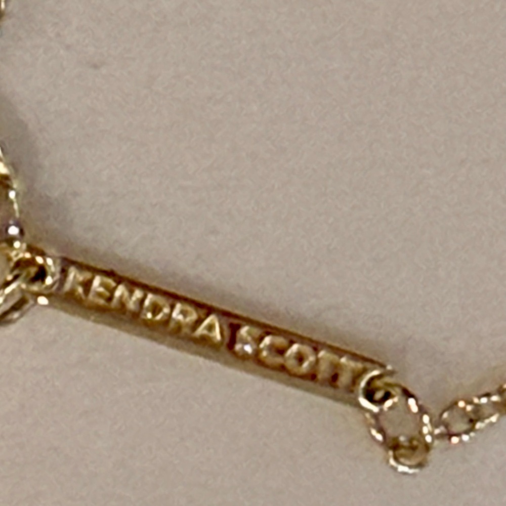 Kendra Scott Elisa Gold short pendant Necklace with pale pink - Picture 8 of 9